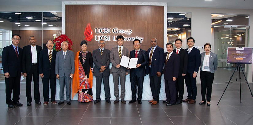 Delegates from ICAN College including Executive Director of ICAN, Tunku Dato Seri Zain Al-Abidin ibni Tuanku Muhriz (middle) with UCSI Group CEO and Founder Dato Peter Ng (sixth,right) and the top management of UCSI University after the ceremony.