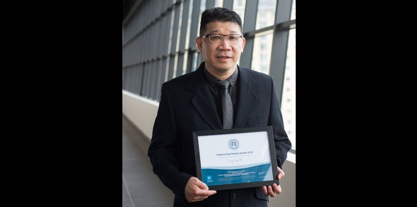 Professor Ooi awarded the 2018 Publons Peer Review Award.