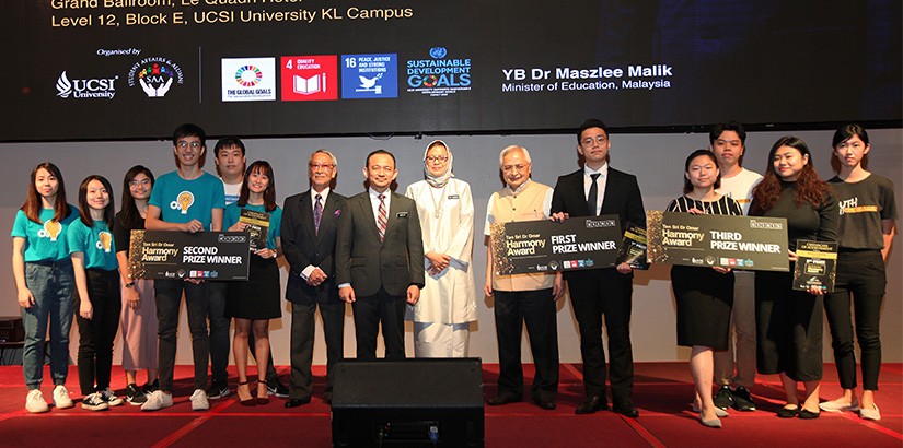 Winners of the Tan Sri Dr Omar Harmony Award with Education Minister Dr Maszlee; Academician Professor Emeritus Tan Sr Dr Omar Abdul Rahman; and Academician Senior Professor Dato' Dr Khalid Yusoff