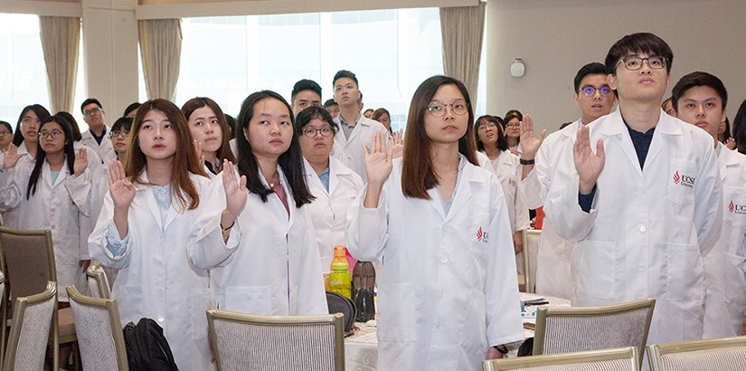 UCSI students solemnly pledge to be responsible pharmacists.