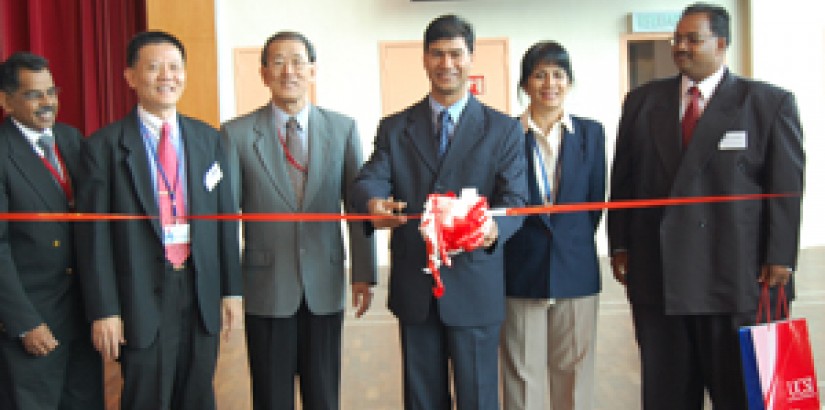 From left: Mr. Steven Lim Hoo Teck, Vice President of Academic Affairs, Prof. Dr. Kwan Teck Kim, Assoc. Prof. Dr. Lachman Tarachand, Vice President of Corporate Affairs, Prof. Dr. NorFadzillah bt. Hitam and Mr. Mohanasundram from Cryocord