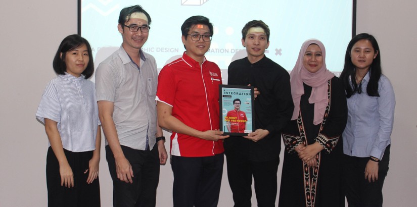 From right: “Integration” Project Manager, Soo Ai Win, Assistant Professor Shahfida, Kevin Ng Chin Chwee, Associate Professor Ir Dr Jimmy Mok, Chialat’s Photocopy representative and “Integration” Assistant Project Manager, Kok Hong Li