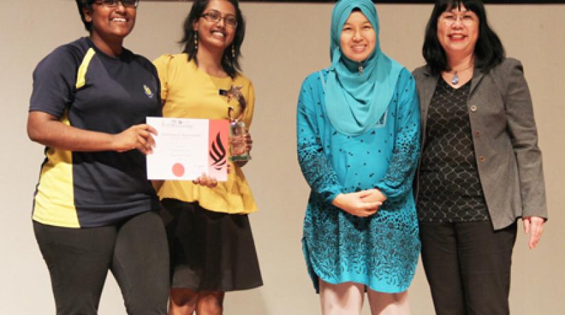  Student representatives from SMK Taman Tun Dr Ismail receive the 2nd Runner Up prize with a smile.