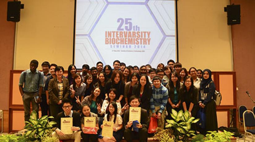  TEAM EFFORT: (front row, left – right) Winners Logis, Lim, Wong and Richardo with their lecturers and fellow students celebrating their win.