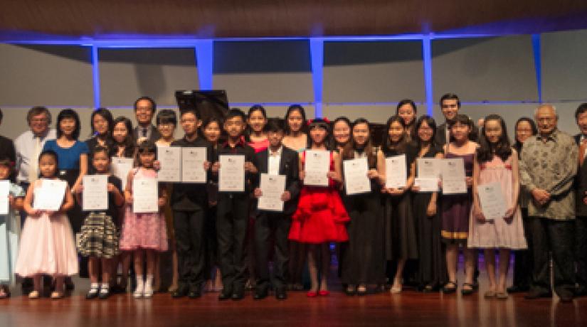 YOUNG VIRTUOSOS: Winners and finalists pictured with Senior Professor Dato’ Dr Khalid Yusoff (third from right), Professor Dr P’ng Tean Hwa (far right) and adjudicators.