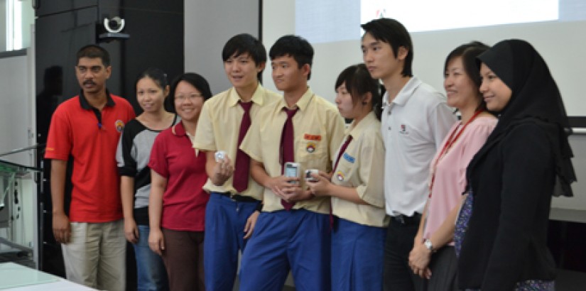 WINNERS: Winners of the “Fruit Ninja” game competition receive their prizes from TriStar Digital Sdn. Bhd. representative Mr Brian Seo (third from right), accompanied by head of the School of IT (second from right), head of the programme Ms Nurhidayah Bah WINNERS: Winners of the “Fruit Ninja” game competition receive their prizes from TriStar Digital Sdn. Bhd. representative Mr Brian Seo (third from right), accompanied by head of the School of IT (second from right), head of the programme Ms Nurhidayah Bah