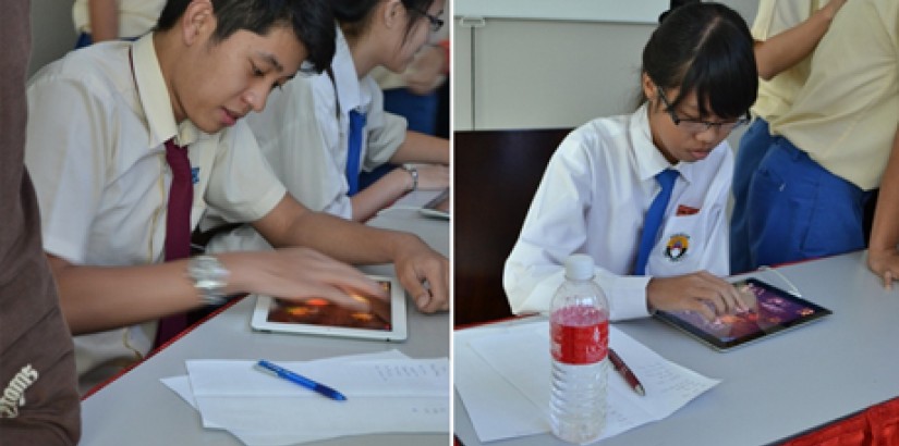 TOTAL FOCUS: students playing the “Fruit Ninja” game and competing with each other for the coveted Apple prizes.