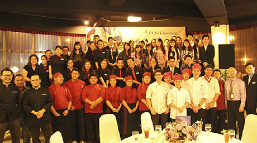  Group photo after the UCSI University 2nd UCSI Korean Night dinner.