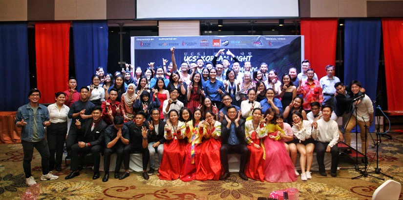 Group photo of committees and all invited guests of UCSI Korean Night and Awards Day Ceremony 2018.