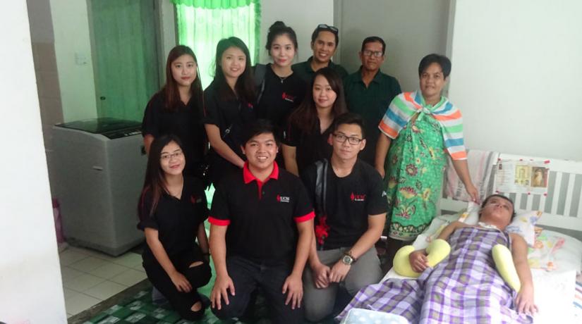 Hope Place member, Peter and the organising committee with Ronaido’s family, a 17 year old teenager who is currently paralysed due to accident.