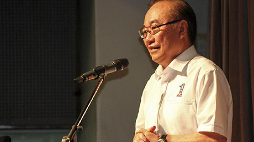  KEYNOTE SPEAKER: Senator Datuk Paul Low Seng Kuan, Minister in the Prime Minister’s Department speaking on ‘The Power of Leadership’