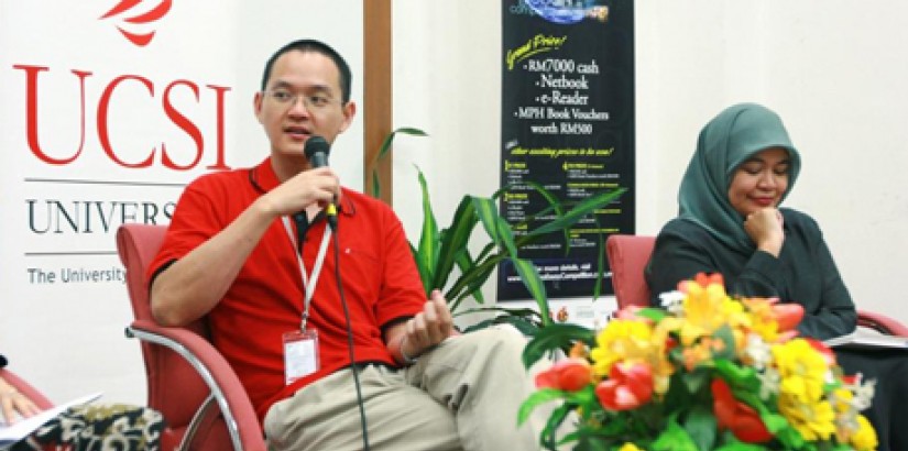 Faculty of Economics and Policy Science Lecturer Dr. Ong Kian Ming (second from right) moderates the Forum