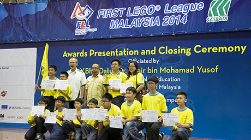 WINNERS ALL: Tuan Haji Mohd Anuar, Deputy Director of Co-curricular and Arts Division (fourth from left) and Mr Law King Hui, Managing Director of Sasbadi (third from left) with one of the winning teams of the FIRST Lego League Malaysia Championship. WINNERS ALL: Tuan Haji Mohd Anuar, Deputy Director of Co-curricular and Arts Division (fourth from left) and Mr Law King Hui, Managing Director of Sasbadi (third from left) with one of the winning teams of the FIRST Lego League Malaysia Championship.