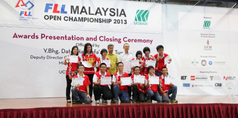 SECOND PLACE: Tuan Haji Ahmad Tajudin Bin Jab, Director of Technical & Vocational Education Division, Ministry of Education (fourth from right) and Law King Hui (third from right), Managing Director of Sasbadi with the Champion’s Award (Silver) winners. T