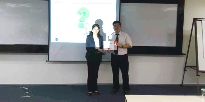 Token of Appreciation to Leong of GS1