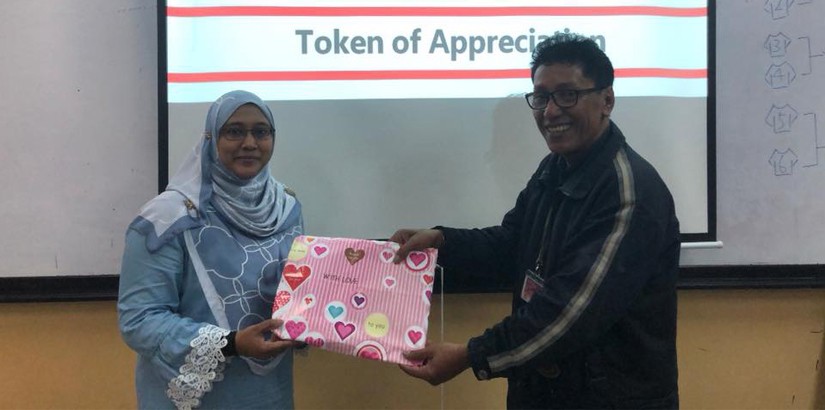 A token of appreciation to lecturer Bahir Mahmud.