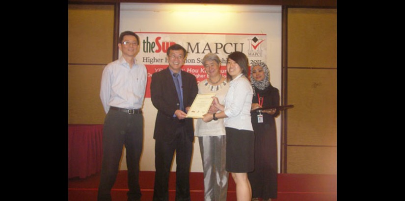  In coming student for September 2011 intake Tan Yanxian posing with the deputy minister of education