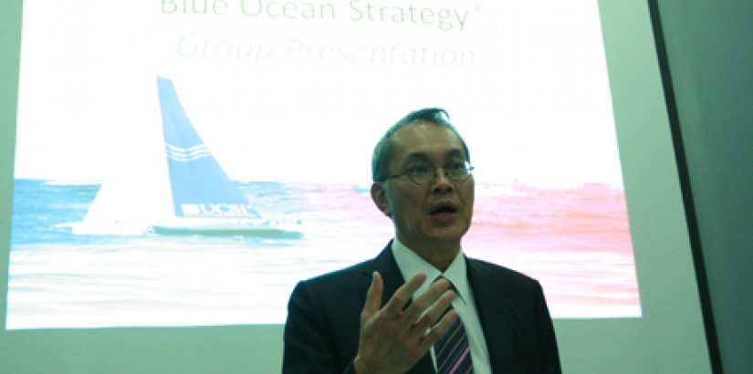 Dr. Robert Bong, UCSI University Vice Chancellor, giving a short speech and summary of the evening’s presentations.