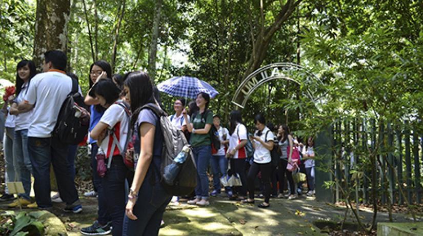  Three busloads of pharmacy students from UCSI studied medicinal plants first hand, at University Malaya’s Herbal Garden.