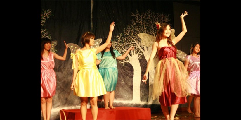  The fairies dance for their Queen