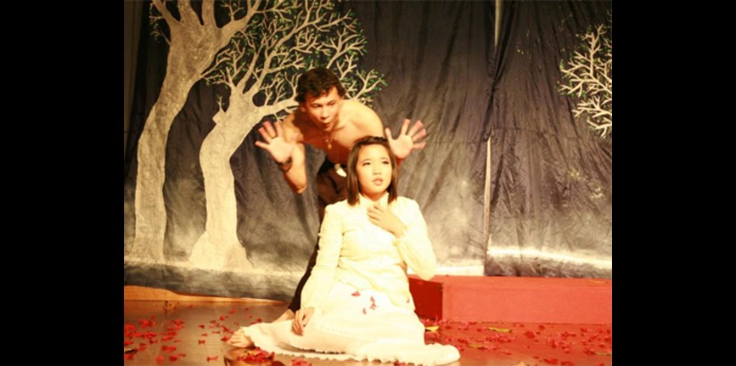  Sheldon Andre Sequerah as Puck tricks Hermia (Gerina Wong) in one of the scenes