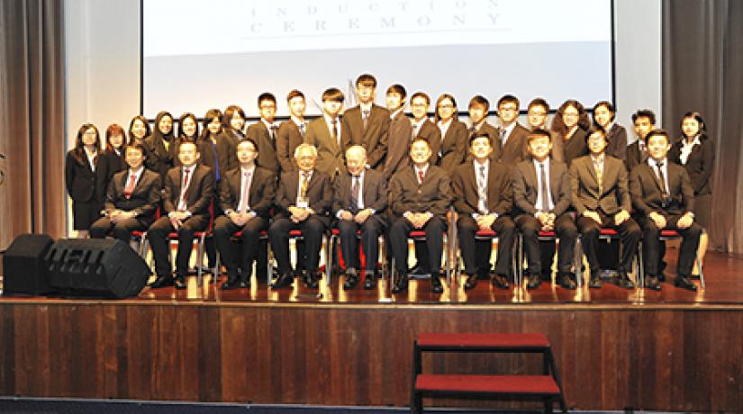 GROUP PHOTO: Executive committee members of UCSI-MINDS, Tan Sri Datuk Dr Ong and Senior Prof Dato’ Dr Khalid Yusoff joined by (from left) Advisor UCSI-MINDS Student Chapter, Eng Asst Prof Dr Liau Vui Kien, Deputy Vice-Chancellor of Quality Assurance and E