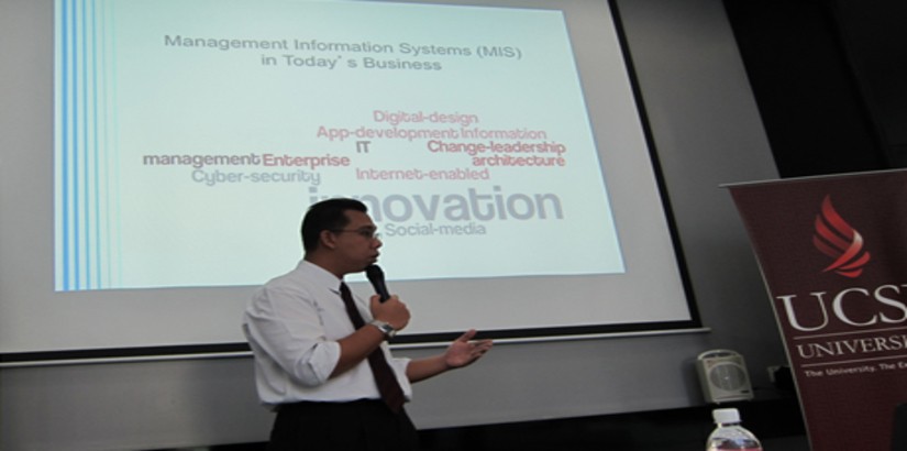  ENGAGING SPEAKER: Mr Mohd Amifarez B. Hamidun, Head (Commercial Support & Implementation) of Maybank Berhad in the midst of his "Management Information Systems (MIS) in Today's Business" talk.