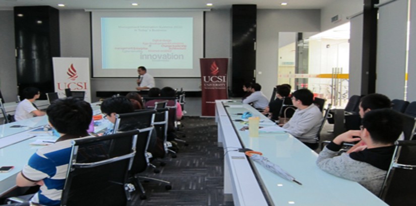  ENGAGING SPEAKER: Mr Mohd Amifarez B. Hamidun, Head (Commercial Support & Implementation) of Maybank Berhad in the midst of addressing the audience during his "Management Information Systems (MIS) in Today's Business" talk.