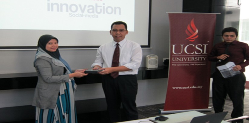  APPRECIATION (From right): Mr Mohd Amifarez B. Hamidun, Head (Commercial Support & Implementation) of Maybank Berhad in the midst of receiving a token of appreciation from FoBIS lecturer Ms Nurhidayah 