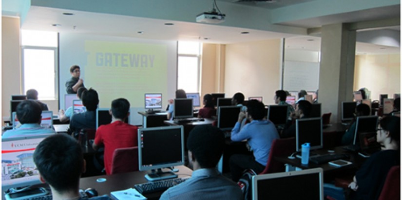  ENGAGING SESSION: Mr Azizul Othman, Business Development Manager of MOLPay Sdn Bhd, in the midst of conducting the “E-commerce and Online Payment” talk.