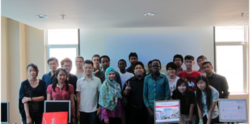 GROUP PORTRAIT: Mr Azizul Othman, Business Development Manager of MOLPay Sdn Bhd (front row, fourth from right), posing with UCSI University’s students and lecturers after the “E-commerce and Online Payment” talk.