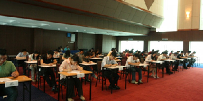 Participants of MSMBB 2009 completing the multiple choice written quiz