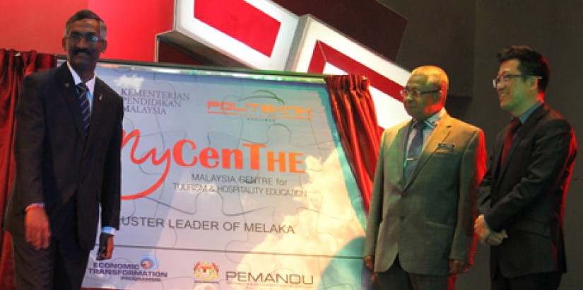 OFFICIAL LAUNCH: YB P.Kamalanathan P. Panchanathan, Deputy Education Minister II (left) officiating the launch of Politeknik Merlimau as MyCenTHE’s fifth cluster leader while Dato’ Peter Ng, founder of UCSI University – champion of EPP10 (most right) and