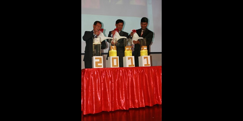  Professor Emeritus Dr Lim, Dato’ Dr Ismail Alias and Assoc. Professor Dr Lachman Tarachand launching the Conference