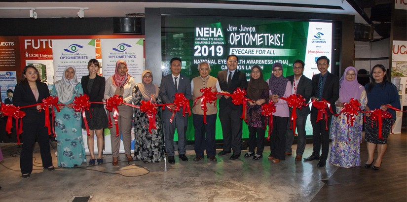 Vice-Chancellor and President of UCSI University, Academician Senior Professor Dato’ Dr Khalid Yusof, Association of Malaysian Optometrist (AMO) President, Mr. Woon Pak Seong with representatives from six universities involved.