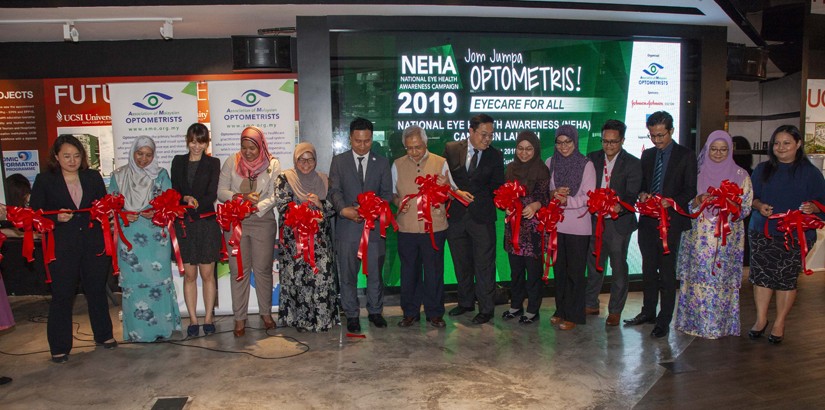 Ribbon-cutting ceremony by Senior Professor Khalid and all representatives.