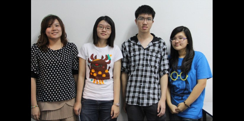  TOP SCORERS: Loh Chen Lam (second from right) and Tai Sin Yee (first from right) taking group photo with their classmates, Angela (first from left) and Then Shi Lee (second from left) after receiving their results.