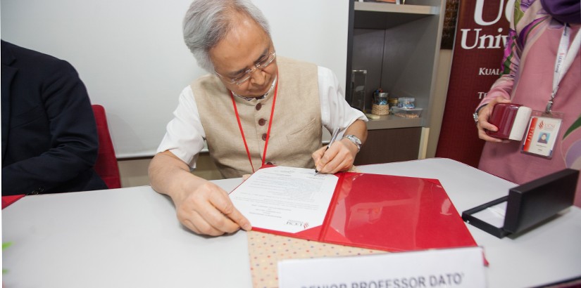 Senior Professor Dato’ Dr Khalid Yusoff, Vice-Chancellor of UCSI University signs the MoU.