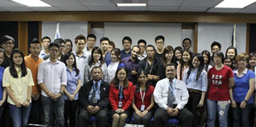  GROUP PORTRAIT: UCSI students and NPM personnel taking a group shot during the recent visit to North Port Malaysia Berhad.