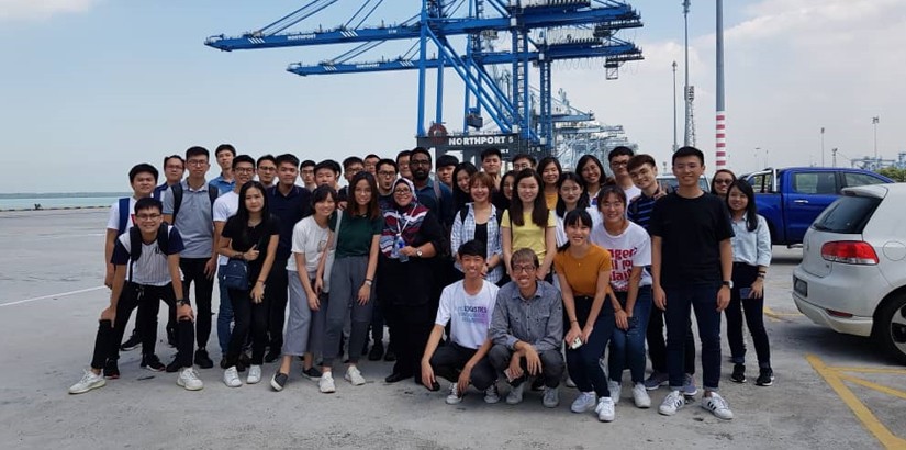 Group photo of the participants of the industrial visit. 