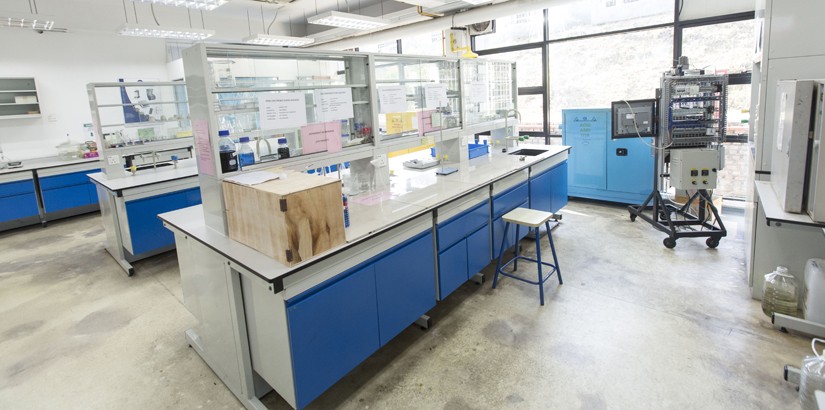 This state-of-the-art petrochemical lab includes all the latest equipment for practical studies in the field.