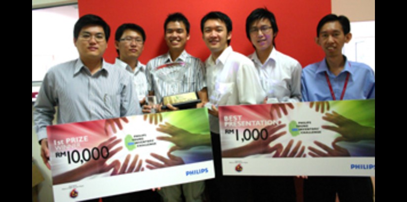 From left to right: Dr. Jimmy Mok, Tee Kwee Siang, Hiew Thian Wai (Team leader), Low Tong Kong, Kean Chin Siang and Mr. Rodney Tan (Team Advisor).