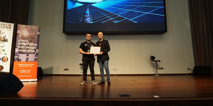 A certificate of appreciation was presented to Simon Wong (right) the General Manager of Plus Solar Systems Sdn Bhd by Harry (right) President of IEEE HKN Mu Alpha Chapter.