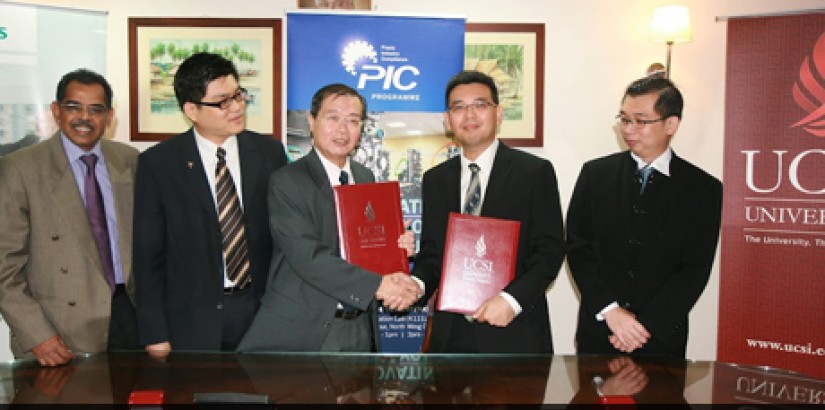 MoU signing between Professor Emeritus Dr Lim Koon Ong, Deputy Vice Chancellor of Academic Affairs & Research, UCSI University and Mr Leong Seng Tuck, Director, Nectar Training Centre Sdn Bhd