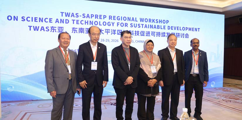 Distinguished Chair Prof Dr Ooi Keng Boon ((third from left) with TWAS-SAPREP coordinator and CAS director-general of Bureau of International Cooperation Liu Wei Dong (second from left) and fellow speakers at the workshop