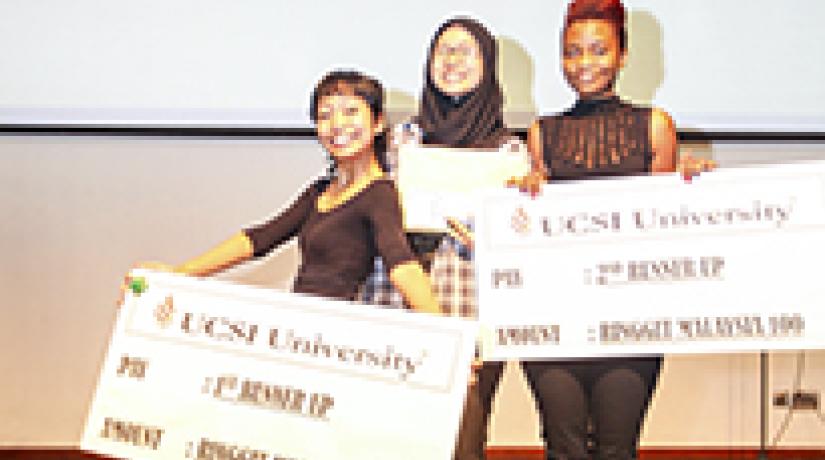  WOMEN WHO RHYME: (from left): Illya Sumanto, 1st runner-up; Fadzlin Roslee, grand prize winner and Mapalo Kapumpa, 2nd runner-up of UCSI’s Poetry Slam Competition 2015.