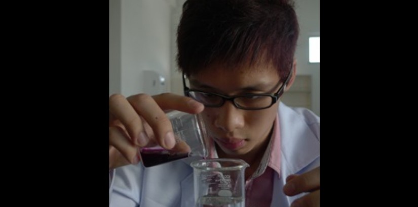 UCSI University A-levels' student concentrating in the experimental work during the Chemistry class.