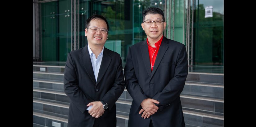 (l to r) Dr Garry and Professor Ooi acknowledged for their latest achievements.