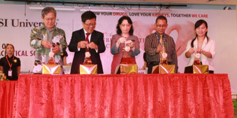  OFFICIAL LAUNCH (From left): Mr Tan Chor Seang, senior dialysis manager of National Kidney Foundation Malaysia; Yg Bhg Dato?Peter Ng, founder and chairman of UCSI Group; Datin Dr Ranjit Kaur, deputy director of State Health (Public Health Division) in Pe