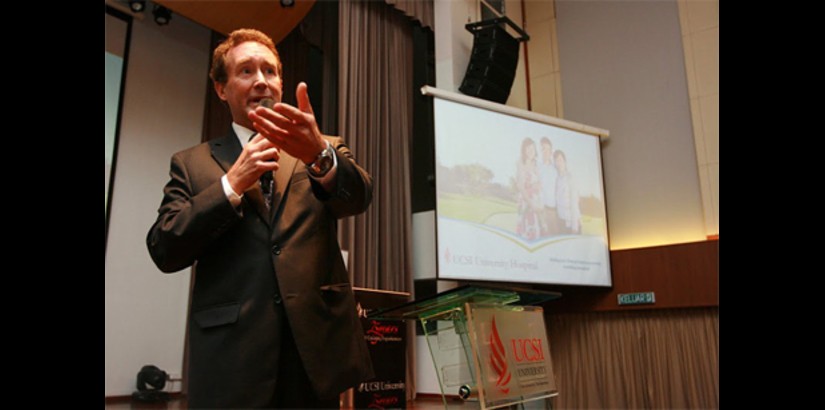 Dan Snyder, Chief Executive Officer of UCSI University Hospital addressing the audience at the Public Lecture